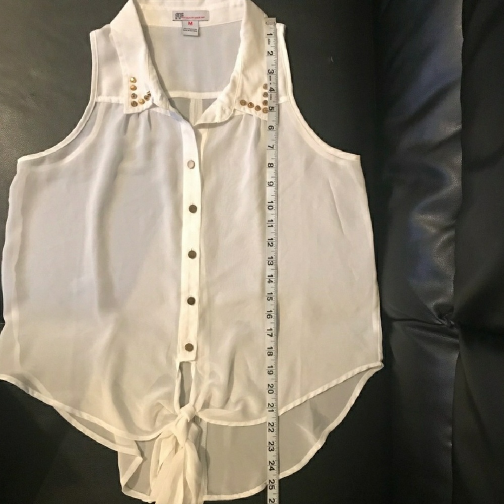 Sleeveless button down blouse - Picture 6 of 6